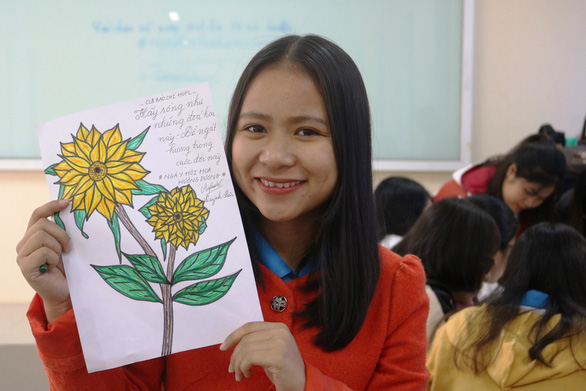 Bạn trẻ vẽ tranh tặng bệnh nhi ung thư hưởng ứng Ngày hội hoa hướng dương - Ảnh 3. Bạn trẻ vẽ tranh tặng bệnh nhi ung thư hưởng ứng Ngày hội hoa hướng dương - Ảnh 3.