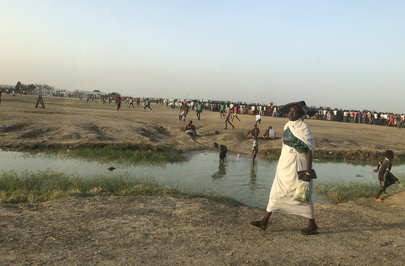 Mũ nồi xanh Việt Nam ở Nam Sudan - Kỳ 7: Lỗ đạn, nhà cháy và giọt nước ở Bentiu - Ảnh 3. Mũ nồi xanh Việt Nam ở Nam Sudan - Kỳ 7: Lỗ đạn, nhà cháy và giọt nước ở Bentiu - Ảnh 3.