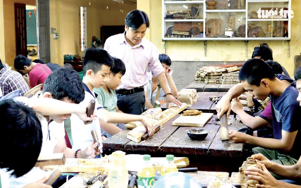 Thầy giáo 14 năm dạy nghề cho học trò bằng ánh mắt, cử chỉ - Ảnh 1. Thầy giáo 14 năm dạy nghề cho học trò bằng ánh mắt, cử chỉ - Ảnh 1.