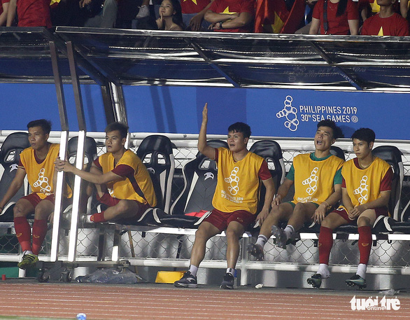 Quang Hải làm gì trong trận thắng U22 Campuchia 4-0? - Ảnh 7. Quang Hải làm gì trong trận thắng U22 Campuchia 4-0? - Ảnh 7.