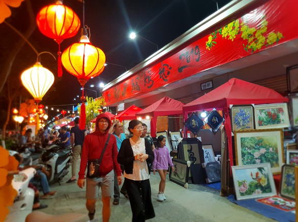 Quảng bá thuơng hiệu tại chợ phiên Tết - Ảnh 1. Quảng bá thuơng hiệu tại chợ phiên Tết - Ảnh 1.