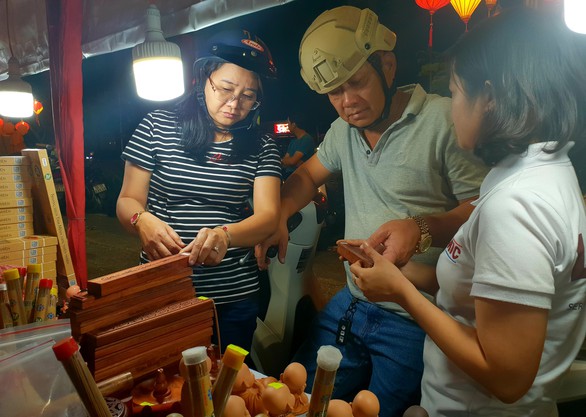 Quảng bá thuơng hiệu tại chợ phiên Tết - Ảnh 3. Quảng bá thuơng hiệu tại chợ phiên Tết - Ảnh 3.