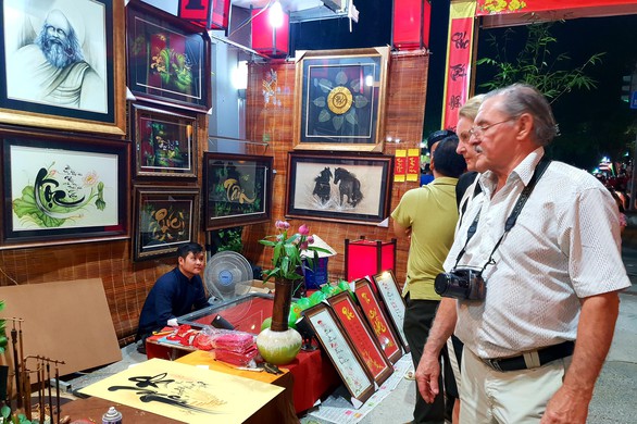 Quảng bá thuơng hiệu tại chợ phiên Tết - Ảnh 2. Quảng bá thuơng hiệu tại chợ phiên Tết - Ảnh 2.