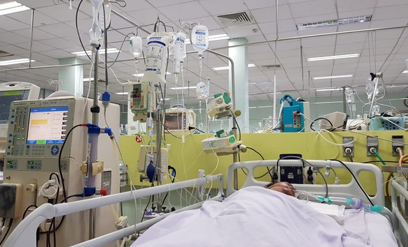 9 ngày nghỉ Tết, nhiều người bị hỏng mắt, nát tay vì đốt pháo - Ảnh 1. 9 ngày nghỉ Tết, nhiều người bị hỏng mắt, nát tay vì đốt pháo - Ảnh 1.