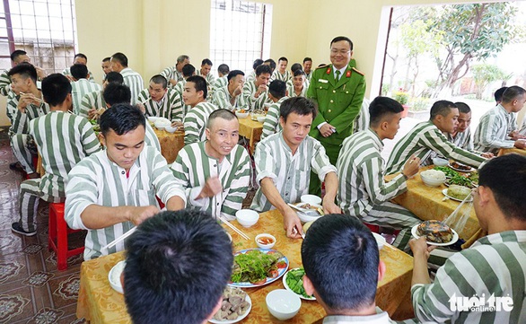 Phạm nhân tự nấu bữa cơm tất niên đặc biệt của mình - Ảnh 2. Phạm nhân tự nấu bữa cơm tất niên đặc biệt của mình - Ảnh 2.