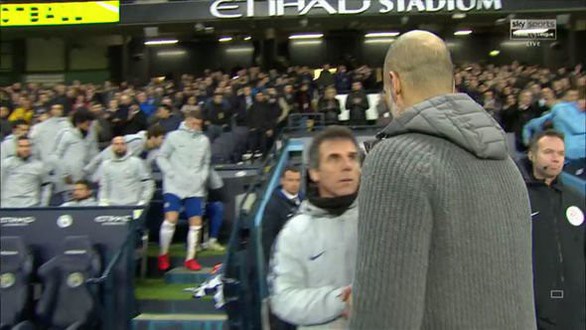 HLV Guardiola giải thích giúp Sarri vụ không bắt tay - Ảnh 3. HLV Guardiola giải thích giúp Sarri vụ không bắt tay - Ảnh 3.