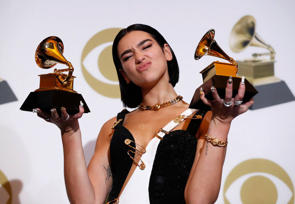 Lady Gaga giành 3 giải Grammy, bà Michelle Obama bất ngờ xuất hiện - Ảnh 4.