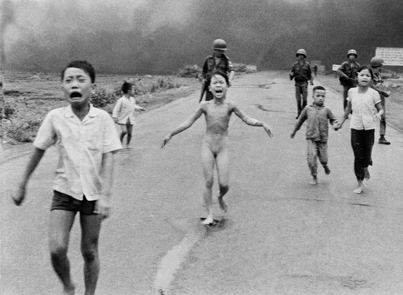 ‘Em bé napalm’ Kim Phúc nhận giải thưởng hòa bình của Đức - Ảnh 2. ‘Em bé napalm’ Kim Phúc nhận giải thưởng hòa bình của Đức - Ảnh 2.