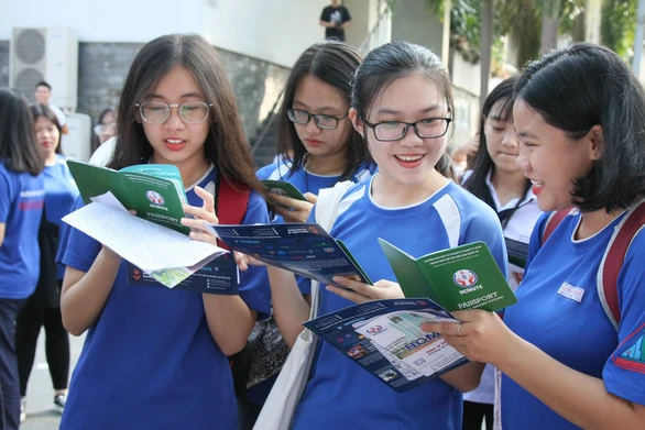 Cao 1,50m mới được làm thầy, giáo viên chứ đâu phải diễn viên? - Ảnh 1. Cao 1,50m mới được làm thầy, giáo viên chứ đâu phải diễn viên? - Ảnh 1.
