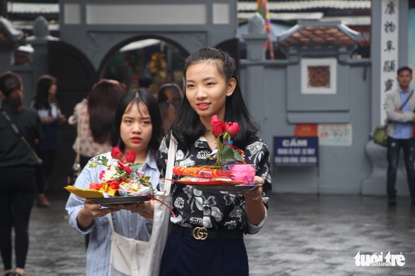 Dịp Valentine, bạn trẻ nô nức đến chùa Hà cầu duyên - Ảnh 2. Dịp Valentine, bạn trẻ nô nức đến chùa Hà cầu duyên - Ảnh 2.