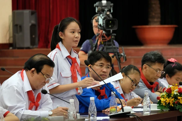 Thiếu nhi nói chuyện về môi trường với lãnh đạo TP.HCM - Ảnh 2. Thiếu nhi nói chuyện về môi trường với lãnh đạo TP.HCM - Ảnh 2.