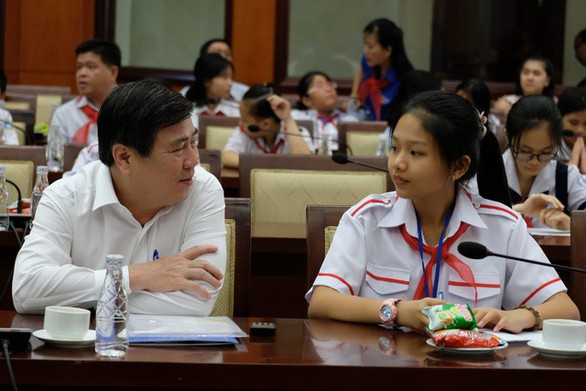 Thiếu nhi nói chuyện về môi trường với lãnh đạo TP.HCM - Ảnh 1. Thiếu nhi nói chuyện về môi trường với lãnh đạo TP.HCM - Ảnh 1.