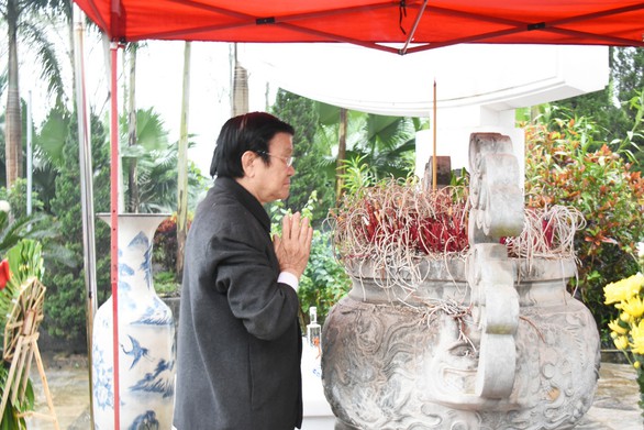 Nguyên Chủ tịch nước Trương Tấn Sang viếng liệt sĩ tại nghĩa trang Vị Xuyên - Ảnh 1. Nguyên Chủ tịch nước Trương Tấn Sang viếng liệt sĩ tại nghĩa trang Vị Xuyên - Ảnh 1.