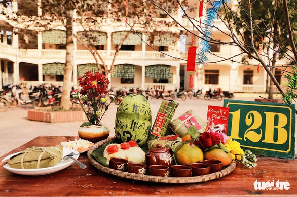 Học trò xứ Nghệ gói bánh chưng tặng bạn nghèo đón tết - Ảnh 1. Học trò xứ Nghệ gói bánh chưng tặng bạn nghèo đón tết - Ảnh 1.