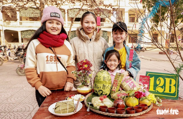 Học trò xứ Nghệ gói bánh chưng tặng bạn nghèo đón tết - Ảnh 8. Học trò xứ Nghệ gói bánh chưng tặng bạn nghèo đón tết - Ảnh 8.