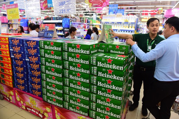 Bia là mặt hàng được ưa chuộng để biếu tết - Ảnh 1. Bia là mặt hàng được ưa chuộng để biếu tết - Ảnh 1.