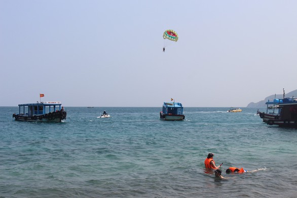 Äá»ng lòng chá»ng phá giá tour 4 Äảo vá»nh Nha Trang - Ảnh 1.