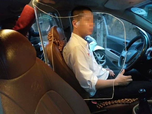 Cục Đăng kiểm nói gì về việc lắp thêm khoang chắn bảo vệ tài xế? - Ảnh 1. Cục Đăng kiểm nói gì về việc lắp thêm khoang chắn bảo vệ tài xế? - Ảnh 1.