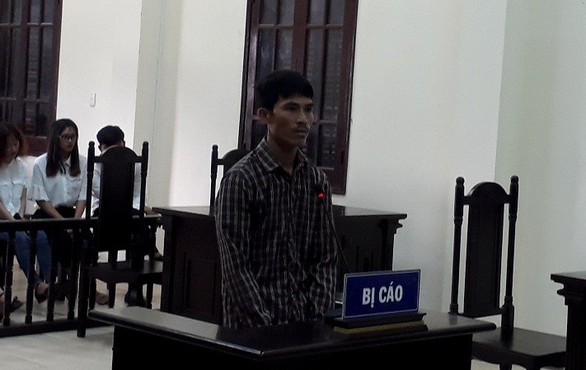 Lãnh 30 tháng tù vì 5 lần yêu bé gái 14 tuổi - Ảnh 1. Lãnh 30 tháng tù vì 5 lần yêu bé gái 14 tuổi - Ảnh 1.