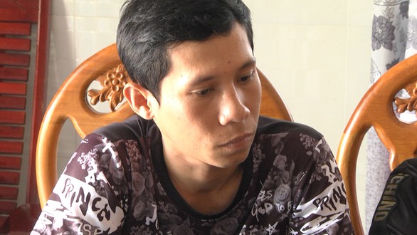 Rải hình kèm vàng mã trước nhà con nợ để đòi tiền - Ảnh 1. Rải hình kèm vàng mã trước nhà con nợ để đòi tiền - Ảnh 1.