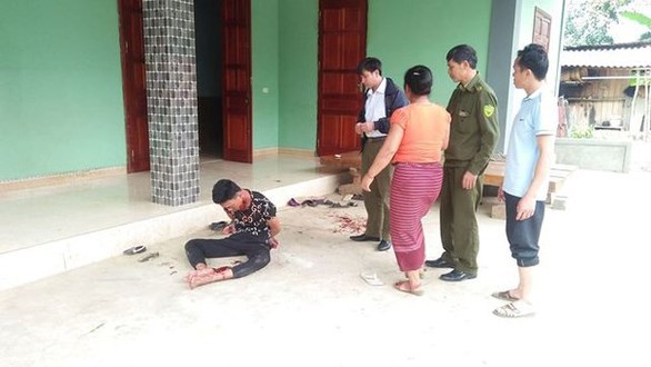 Khởi tố người đàn ông giết vợ rồi tự sát bất thành - Ảnh 1. Khởi tố người đàn ông giết vợ rồi tự sát bất thành - Ảnh 1.