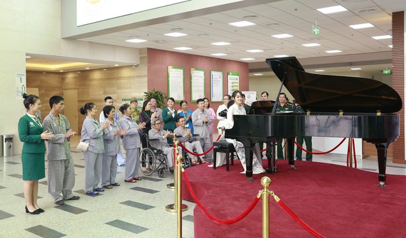 Tiếng dương cầm ở Bệnh viện 108 - Ảnh 4. Tiếng dương cầm ở Bệnh viện 108 - Ảnh 4.