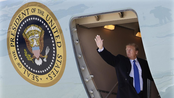 Từ Air Force One: Ông Trump mong chờ một thượng đỉnh hiệu quả - Ảnh 1. Từ Air Force One: Ông Trump mong chờ một thượng đỉnh hiệu quả - Ảnh 1.