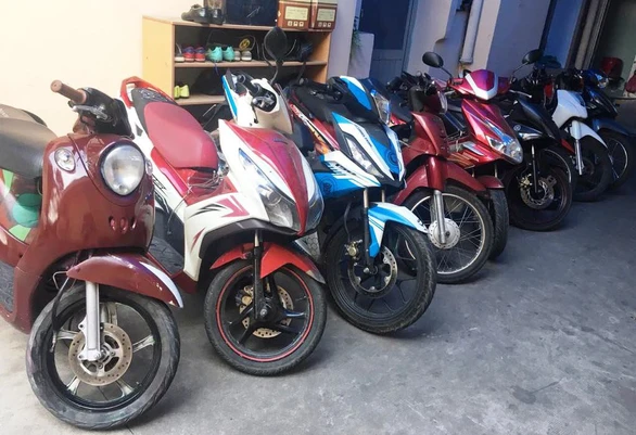 Bắt băng nhóm dàn cảnh trộm 1.000 điện thoại của khách mua dâm - Ảnh 3. Bắt băng nhóm dàn cảnh trộm 1.000 điện thoại của khách mua dâm - Ảnh 3.
