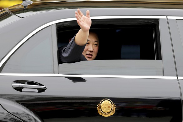 Báo Triều Tiên đăng tải ảnh bàn bạc đàm phán của ông Kim Jong Un - Ảnh 2. Báo Triều Tiên đăng tải ảnh bàn bạc đàm phán của ông Kim Jong Un - Ảnh 2.