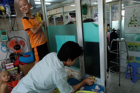 Phụ huynh trang trí phòng bệnh, tri ân y bác sĩ - Ảnh 2. Phụ huynh trang trí phòng bệnh, tri ân y bác sĩ - Ảnh 2.