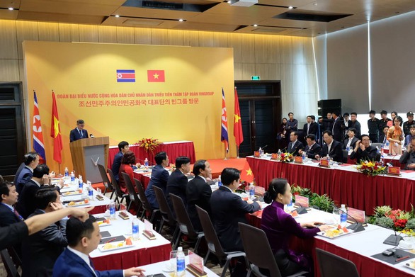 Phái đoàn Triều Tiên thăm tập đoàn Vingroup tại Hải Phòng - Ảnh 4. Phái đoàn Triều Tiên thăm tập đoàn Vingroup tại Hải Phòng - Ảnh 4.