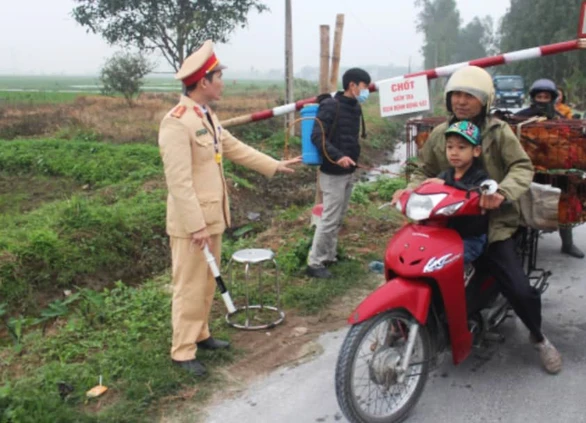 Thái Bình lập chốt tất cả cửa ngõ để ngăn dịch tả lợn châu Phi - Ảnh 2. Thái Bình lập chốt tất cả cửa ngõ để ngăn dịch tả lợn châu Phi - Ảnh 2.