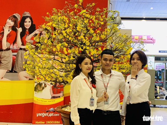 Những hành khách cuối rời Tân Sơn Nhất, đón giao thừa trên trời - Ảnh 5. Những hành khách cuối rời Tân Sơn Nhất, đón giao thừa trên trời - Ảnh 5.