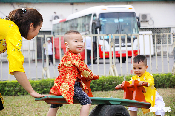 Lạ mắt với vườn chong chóng rực rỡ ở Hoàng Thành Thăng Long - Ảnh 9. Lạ mắt với vườn chong chóng rực rỡ ở Hoàng Thành Thăng Long - Ảnh 9.