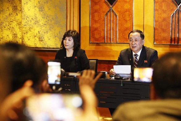 Ngoại trưởng Ri Yong Ho: Triều Tiên muốn dỡ bỏ cấm vận một phần - Ảnh 1. Ngoại trưởng Ri Yong Ho: Triều Tiên muốn dỡ bỏ cấm vận một phần - Ảnh 1.