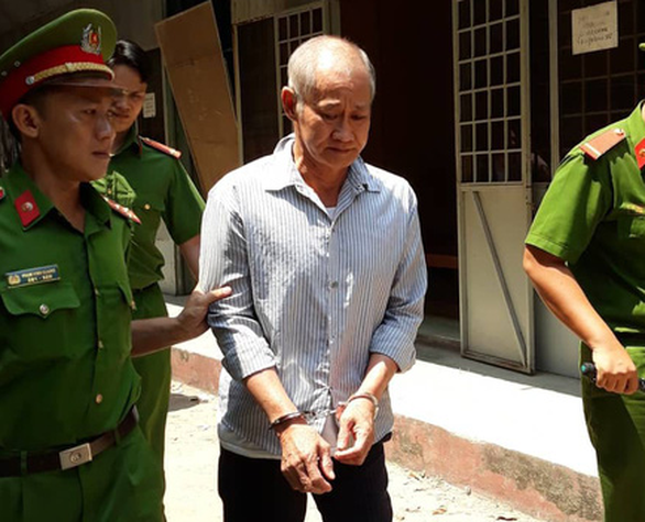 Cụ ông dùng búa đập đầu tình địch lãnh 10 năm tù - Ảnh 1. Cụ ông dùng búa đập đầu tình địch lãnh 10 năm tù - Ảnh 1.