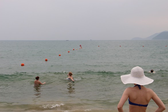 Du khách đuối nước, Nha Trang khoanh vùng thêm 6 bãi tắm an toàn - Ảnh 1. Du khách đuối nước, Nha Trang khoanh vùng thêm 6 bãi tắm an toàn - Ảnh 1.