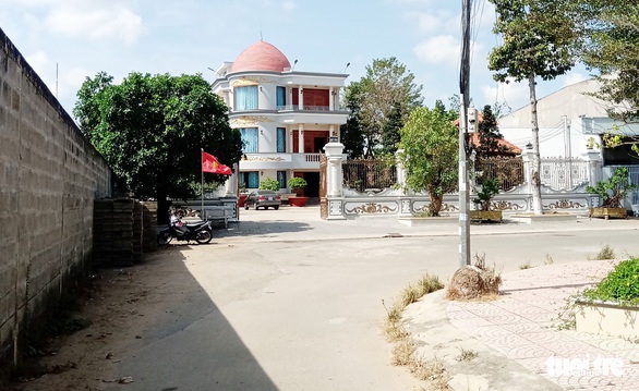 Vận động cựu phó tư lệnh Quân khu 9 trả lại đất quy hoạch làm đường - Ảnh 1. Vận động cựu phó tư lệnh Quân khu 9 trả lại đất quy hoạch làm đường - Ảnh 1.