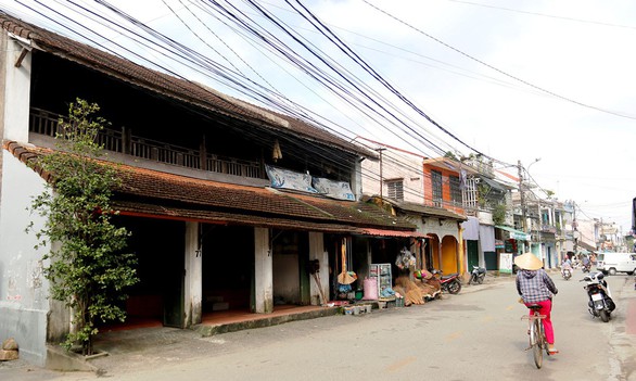 Sơn nhà phố cổ Bao Vinh: Công sơn tốn kém, màu lại quá tươi? - Ảnh 4. Sơn nhà phố cổ Bao Vinh: Công sơn tốn kém, màu lại quá tươi? - Ảnh 4.