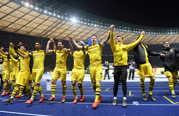 Dortmund vươn lên ngôi đầu sau trận thắng kịch tính Hertha Berlin - Ảnh 2. Dortmund vươn lên ngôi đầu sau trận thắng kịch tính Hertha Berlin - Ảnh 2.
