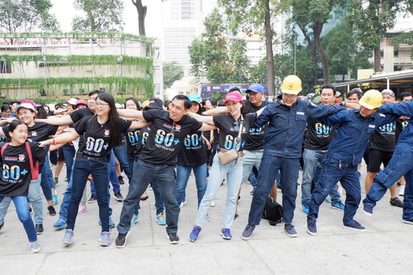 Hơn 1.000 người ra quân chiến dịch Giờ Trái Đất 2019 - Ảnh 7. Hơn 1.000 người ra quân chiến dịch Giờ Trái Đất 2019 - Ảnh 7.