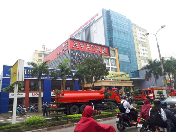 Cháy khách sạn 8 tầng ngay sát bệnh viện, 1 người chết - Ảnh 5. Cháy khách sạn 8 tầng ngay sát bệnh viện, 1 người chết - Ảnh 5.
