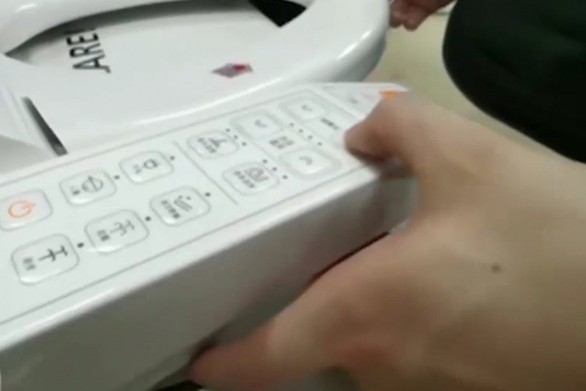 Cảnh báo dùng bệ xí thông minh Trung Quốc có thể bị điện giật - Ảnh 1. Cảnh báo dùng bệ xí thông minh Trung Quốc có thể bị điện giật - Ảnh 1.
