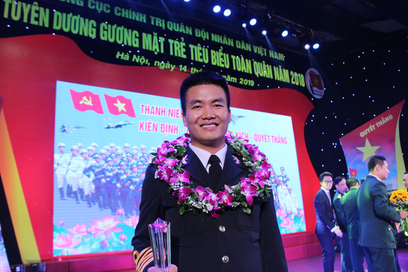 Phi công đầu tiên lái thủy phi cơ DHC-6 về Việt Nam - Ảnh 4. Phi công đầu tiên lái thủy phi cơ DHC-6 về Việt Nam - Ảnh 4.