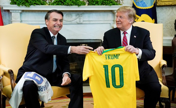 Khi ông Trump có thêm bạn mới - Ảnh 1. Khi ông Trump có thêm bạn mới - Ảnh 1.