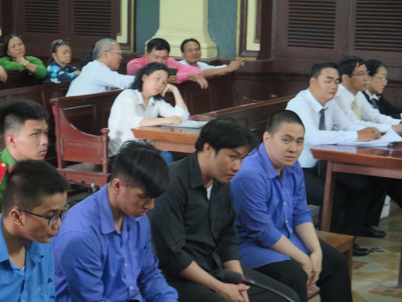 Cảnh sát giao thông lại hầu tòa vì gọi côn đồ đánh chết người - Ảnh 1. Cảnh sát giao thông lại hầu tòa vì gọi côn đồ đánh chết người - Ảnh 1.
