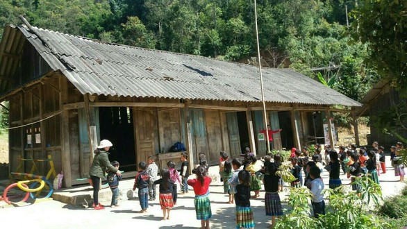 Bạn đọc Tuổi Trẻ tặng điểm trường cho dân vùng lũ Yên Bái - Ảnh 3. Bạn đọc Tuổi Trẻ tặng điểm trường cho dân vùng lũ Yên Bái - Ảnh 3.