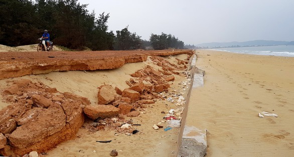 Kè biển Tam Quan 80 tỉ đồng đổ sập: chỉ xin rút kinh nghiệm - Ảnh 1. Kè biển Tam Quan 80 tỉ đồng đổ sập: chỉ xin rút kinh nghiệm - Ảnh 1.