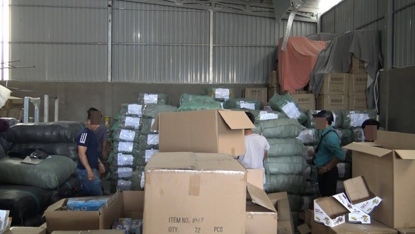 Đối tượng người Trung Quốc định đưa 300kg ma túy đá đi Đài Loan - Ảnh 1. Đối tượng người Trung Quốc định đưa 300kg ma túy đá đi Đài Loan - Ảnh 1.