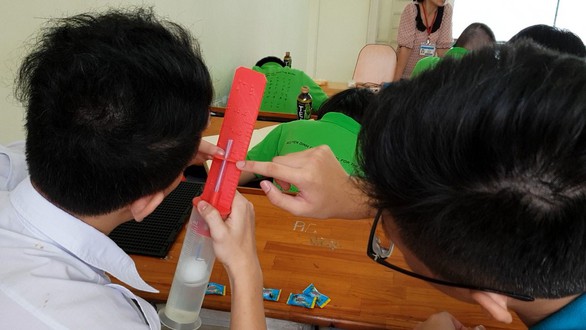 Thiếu, thừa, sai chi tiết nhỏ là các bạn khiếm thị không thể đọc - Ảnh 2. Thiếu, thừa, sai chi tiết nhỏ là các bạn khiếm thị không thể đọc - Ảnh 2.